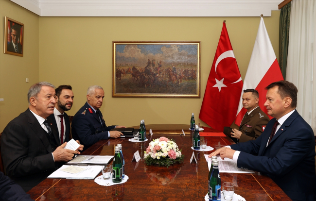 Bakan Akar, Polonyalı mevkidaşı ile görüştü